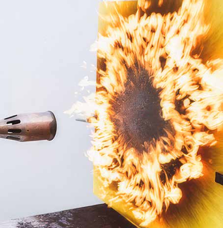 Brandschutztest an einem Composite-Bauteil